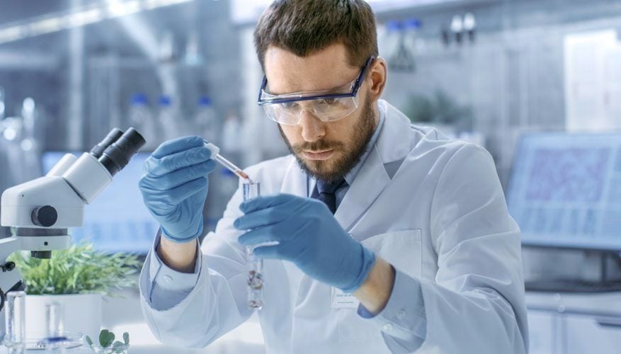 profesor de quimica organica - Experimentos de química examinan reclamos hechos por empresas de limpieza de vidrio